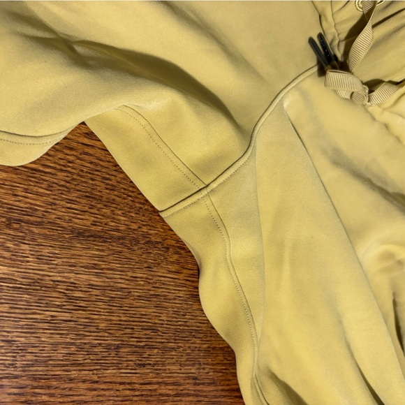 Lululemon women Tan Pants like new! Size 10 - Picture 6 of 6